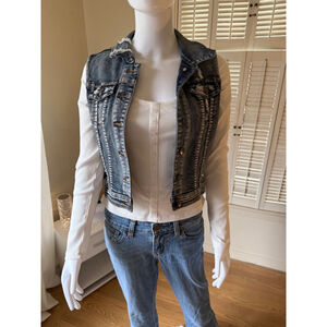 Women's Chiqle Blue Distressed Denim Vest Juniors‎ M